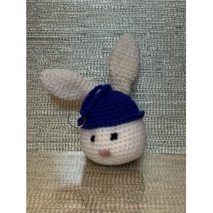 Sapkás nyuszi kulcstartó 