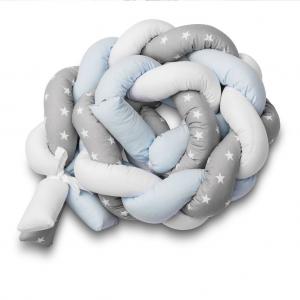 Fonott rácsvédő kiságyba Sensillo kék csillagokkal Fonott rácsvédő kiságyba Sensillo kék csillagokkal